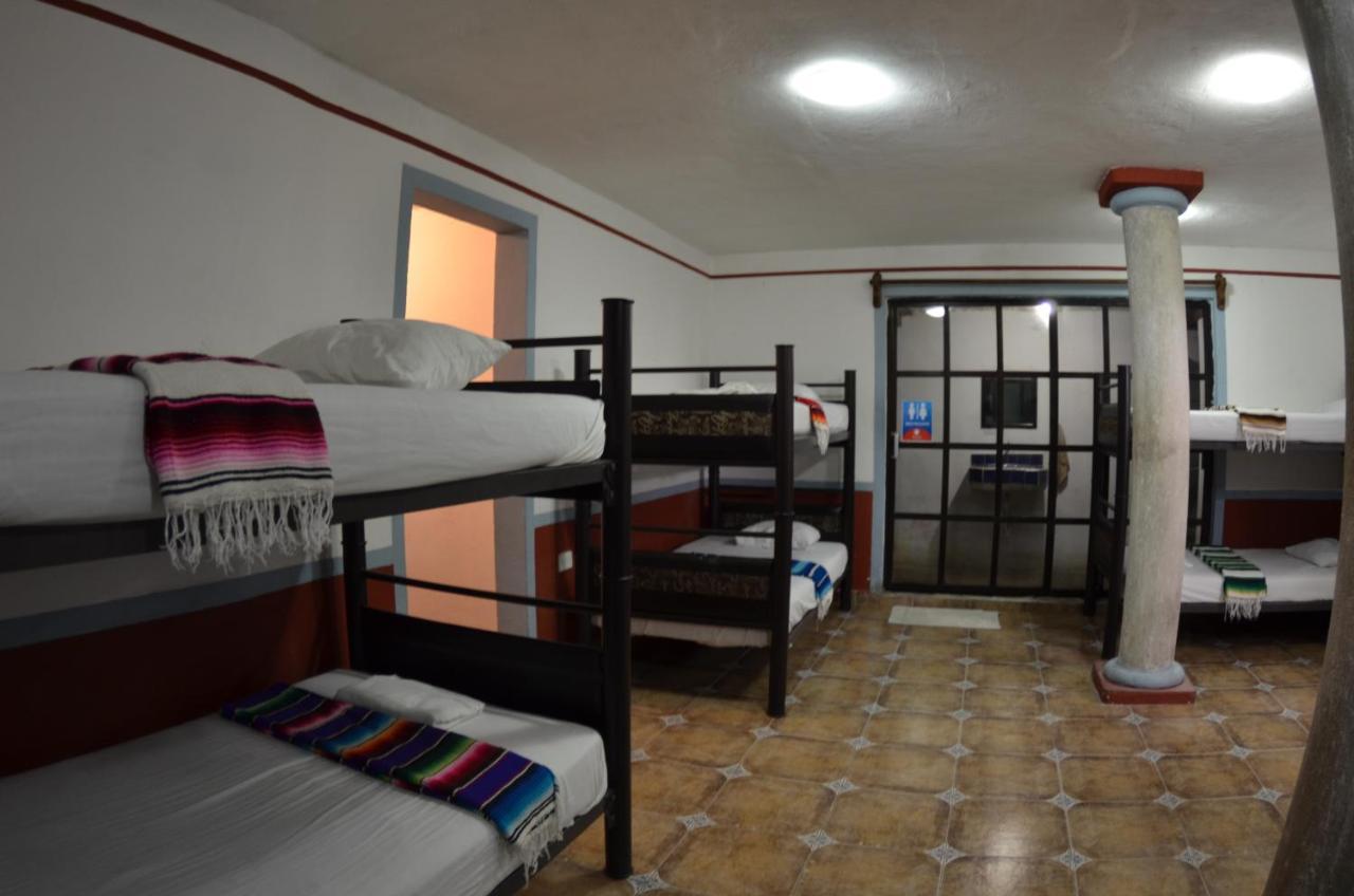 Fiesta Party Hostel - Cancun Bagian luar foto